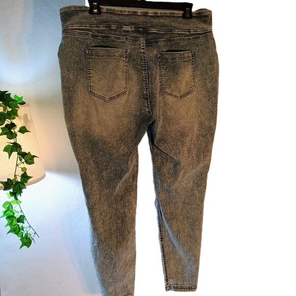 EUC: Terra & Sky Sze 1X (16W-18W) Acid Wash Jeans Regular Fit - Picture 2 of 3
